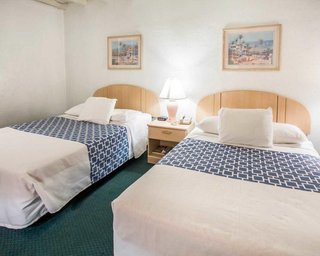 Key Largo Inn Bagian luar foto