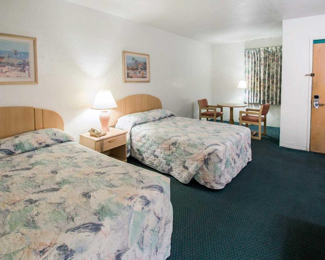 Key Largo Inn Bagian luar foto