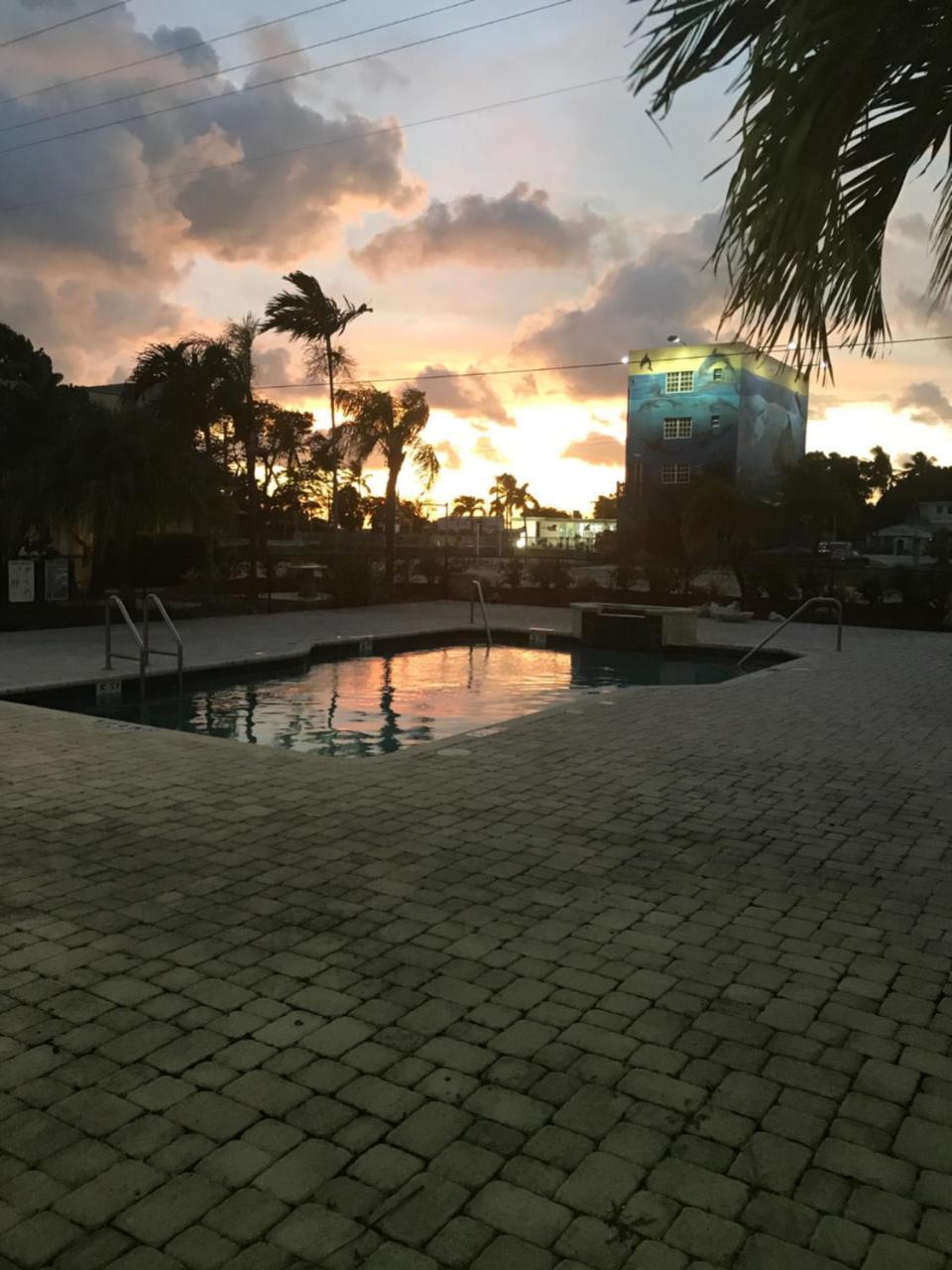 Key Largo Inn Bagian luar foto